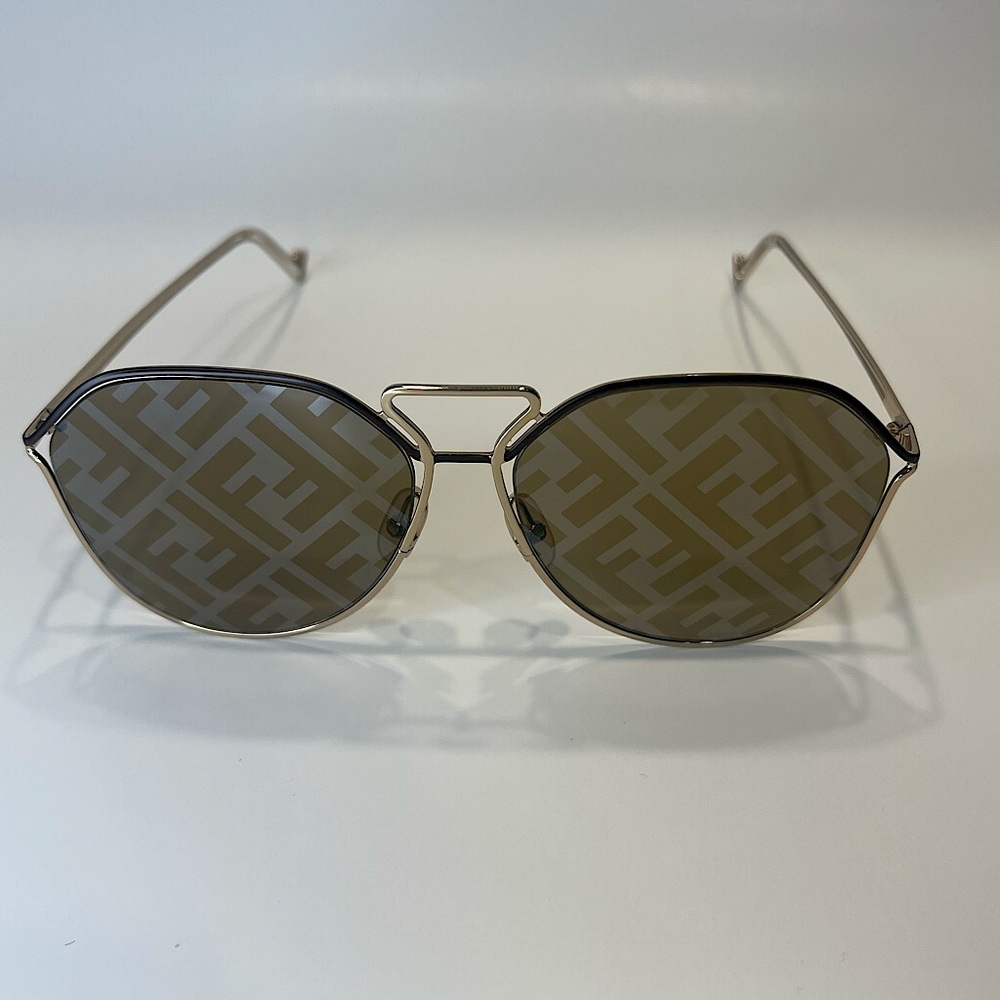 Fendi Aviator Logo Lens Sunglasses w/ black Trim